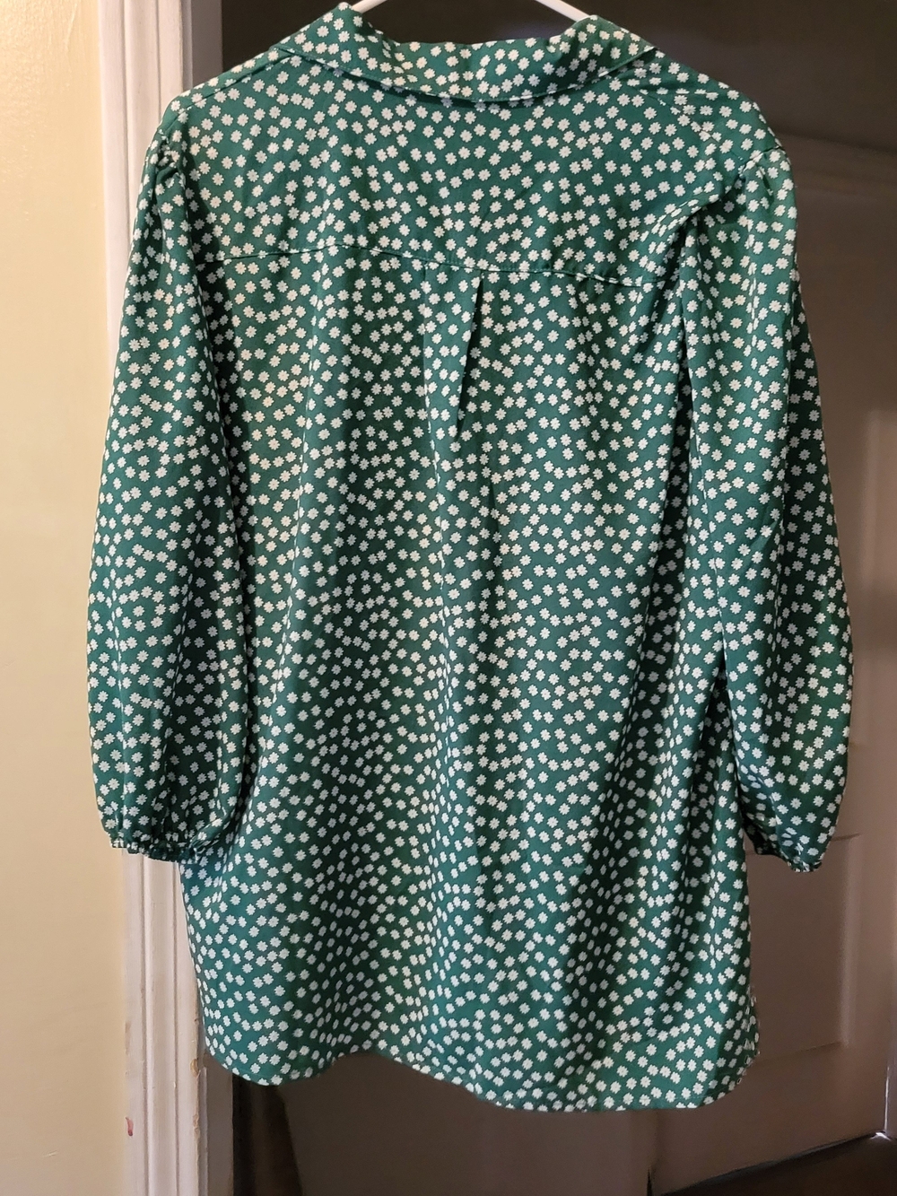 Green Floral Dot Button-Up Blouse - Picture 2 of 5